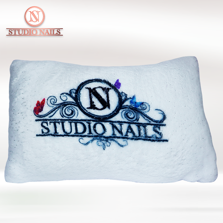 Almohada-SN-1.png Cojín Studio Nails - Imagen 1